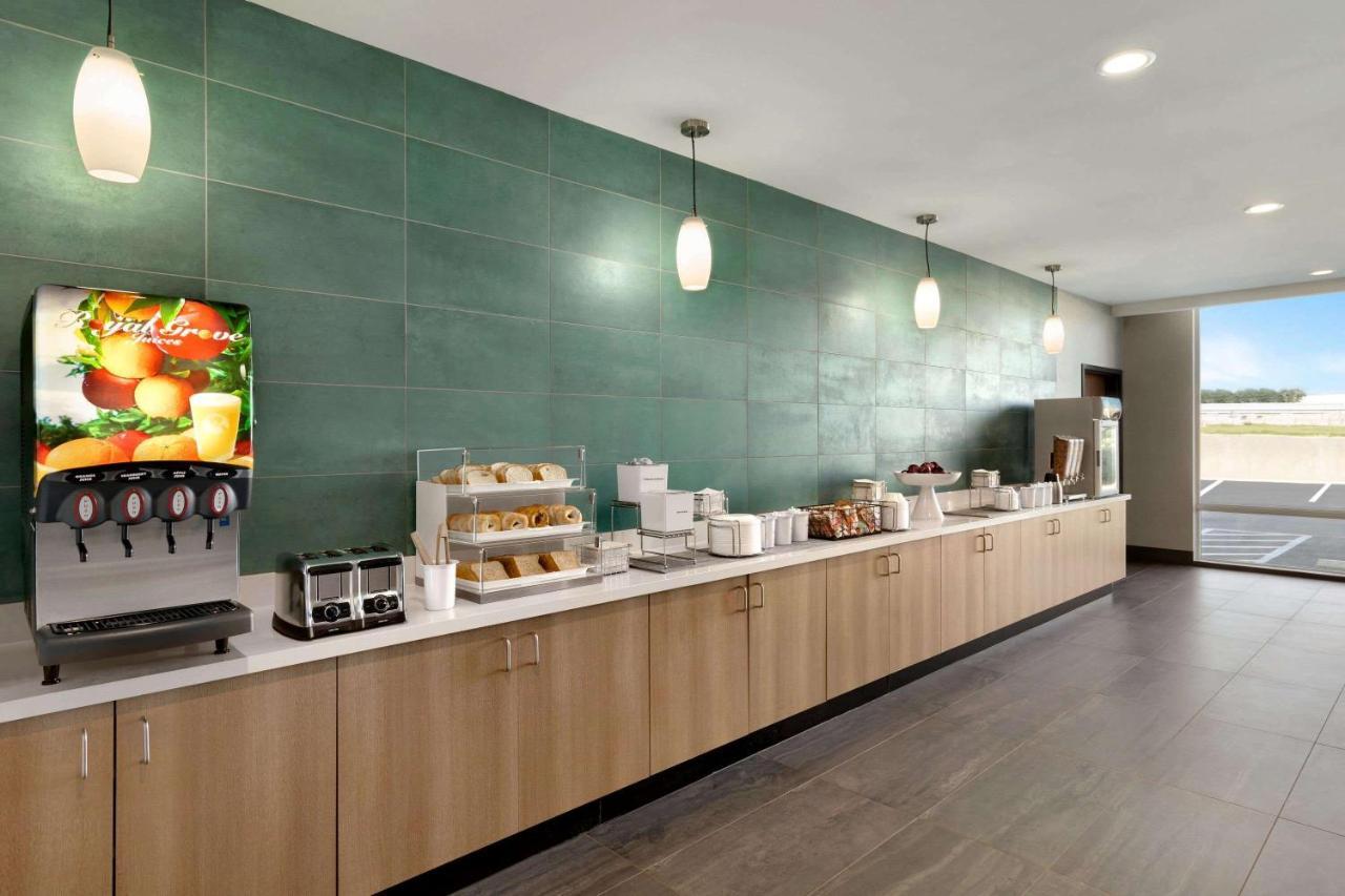 La Quinta Inn & Suites By Wyndham San Antonio Seaworld Lafb Ngoại thất bức ảnh