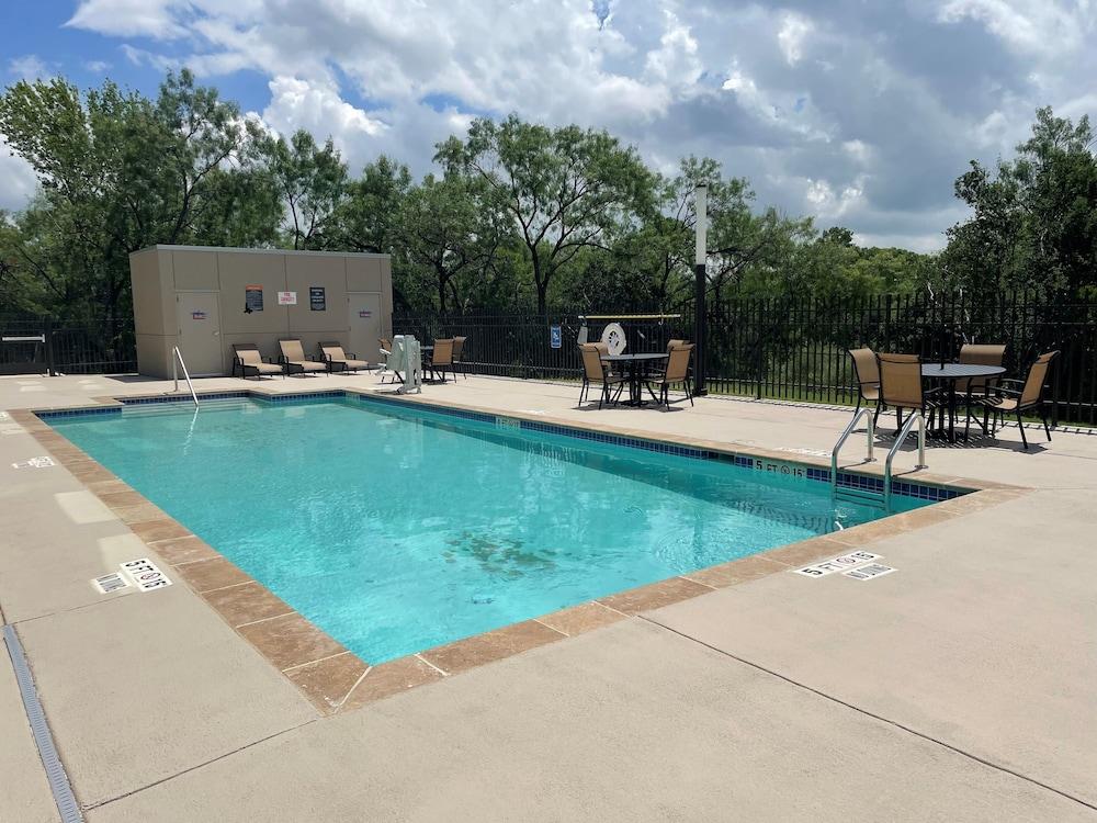 La Quinta Inn & Suites By Wyndham San Antonio Seaworld Lafb Ngoại thất bức ảnh