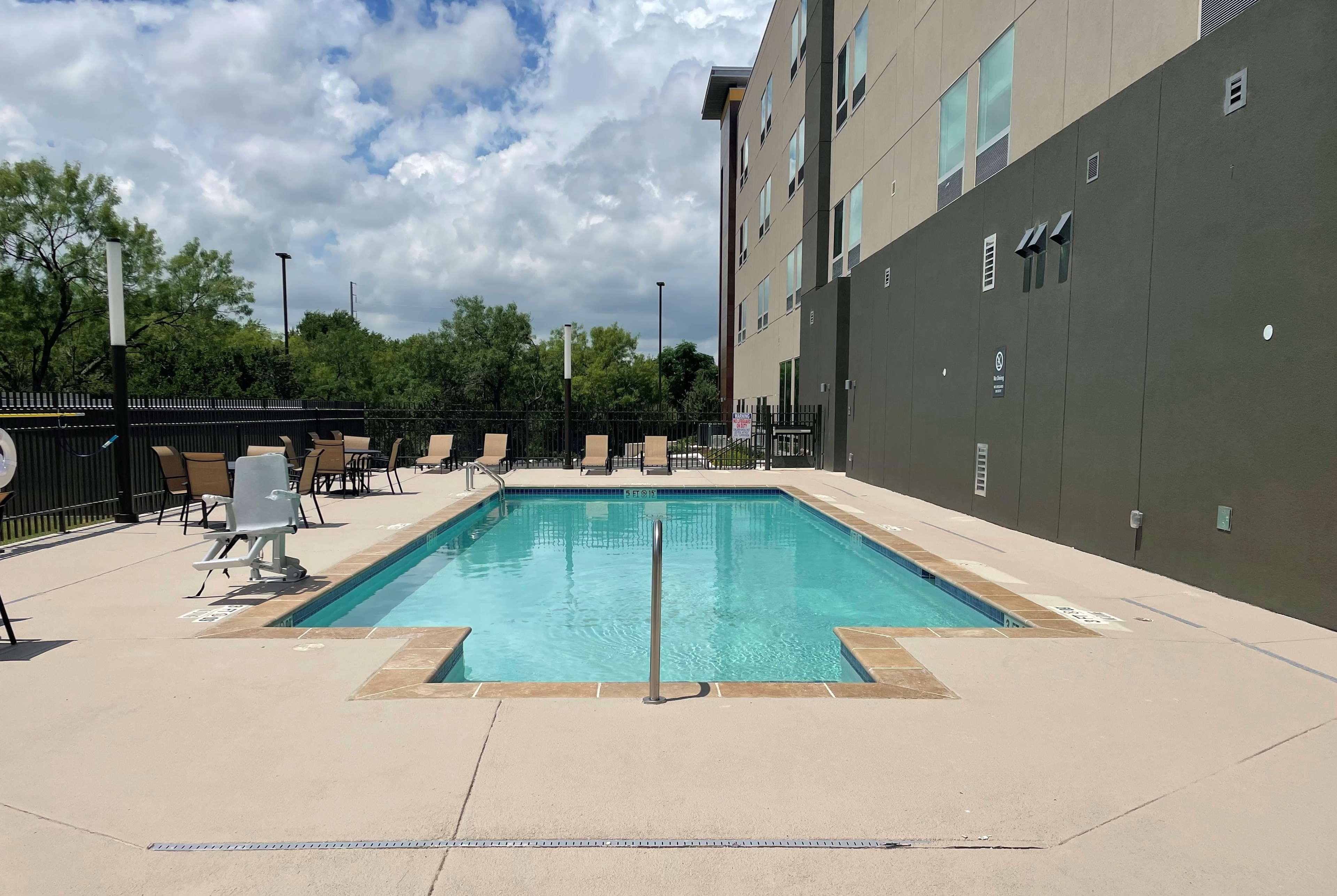 La Quinta Inn & Suites By Wyndham San Antonio Seaworld Lafb Ngoại thất bức ảnh