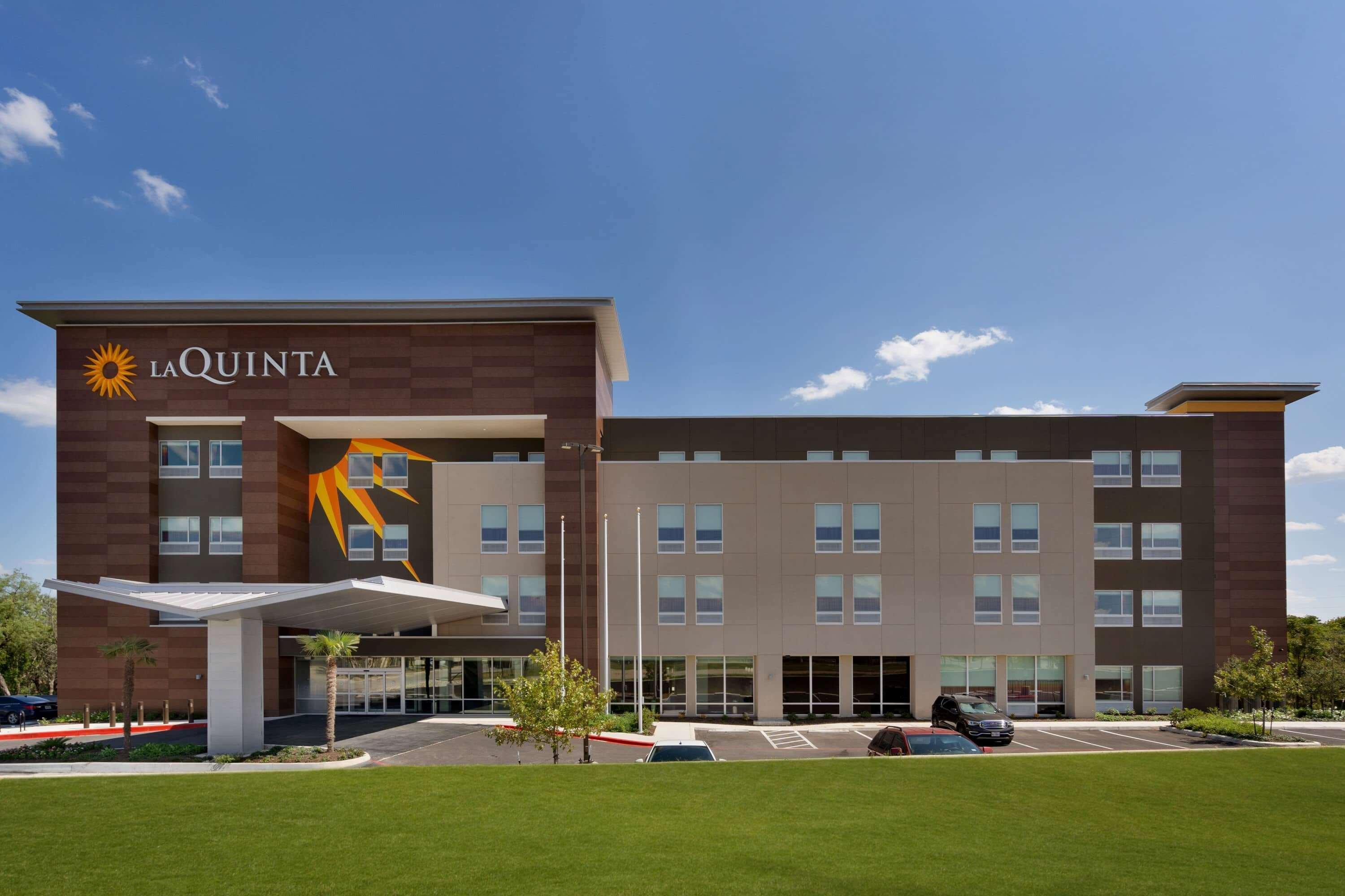 La Quinta Inn & Suites By Wyndham San Antonio Seaworld Lafb Ngoại thất bức ảnh