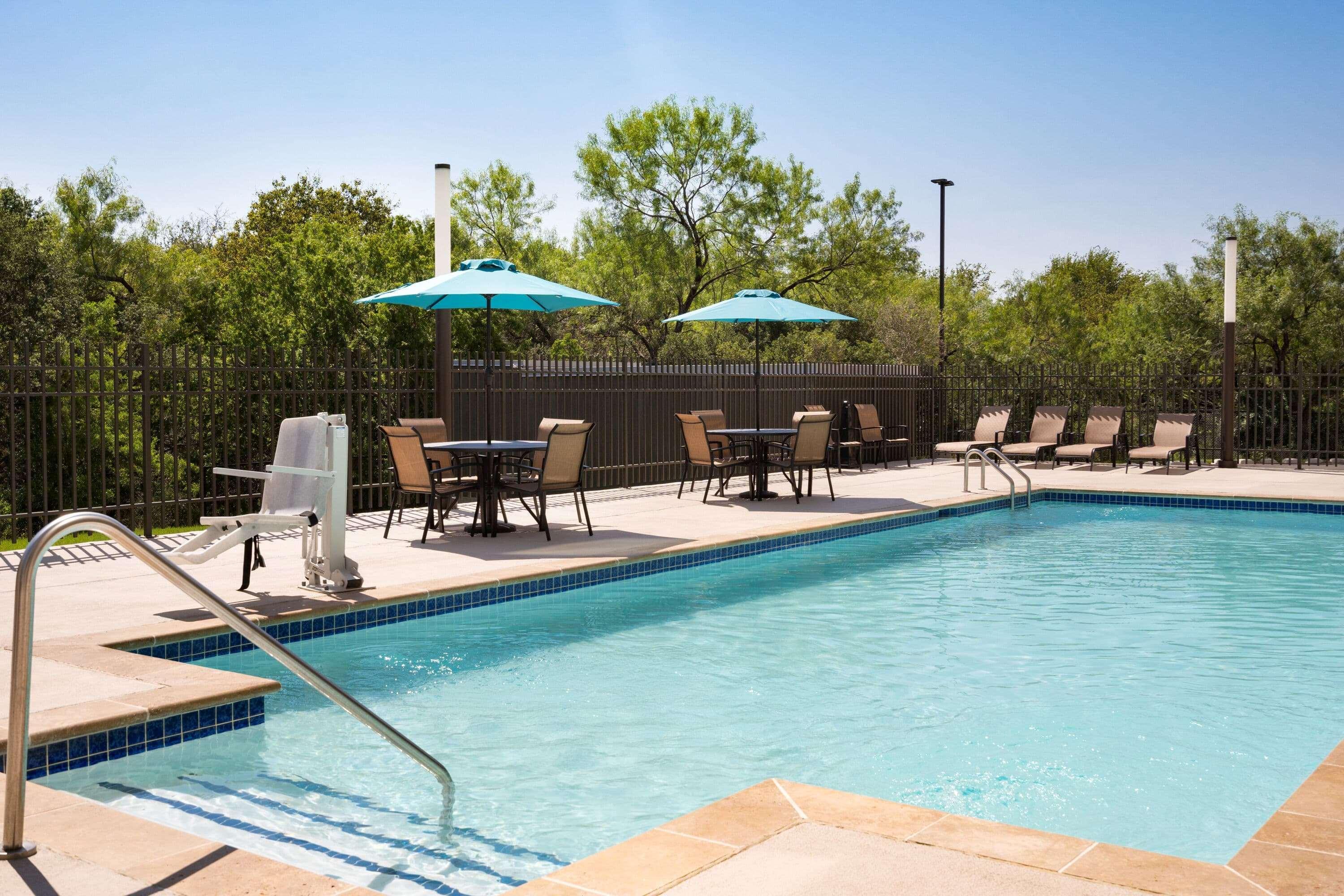 La Quinta Inn & Suites By Wyndham San Antonio Seaworld Lafb Ngoại thất bức ảnh