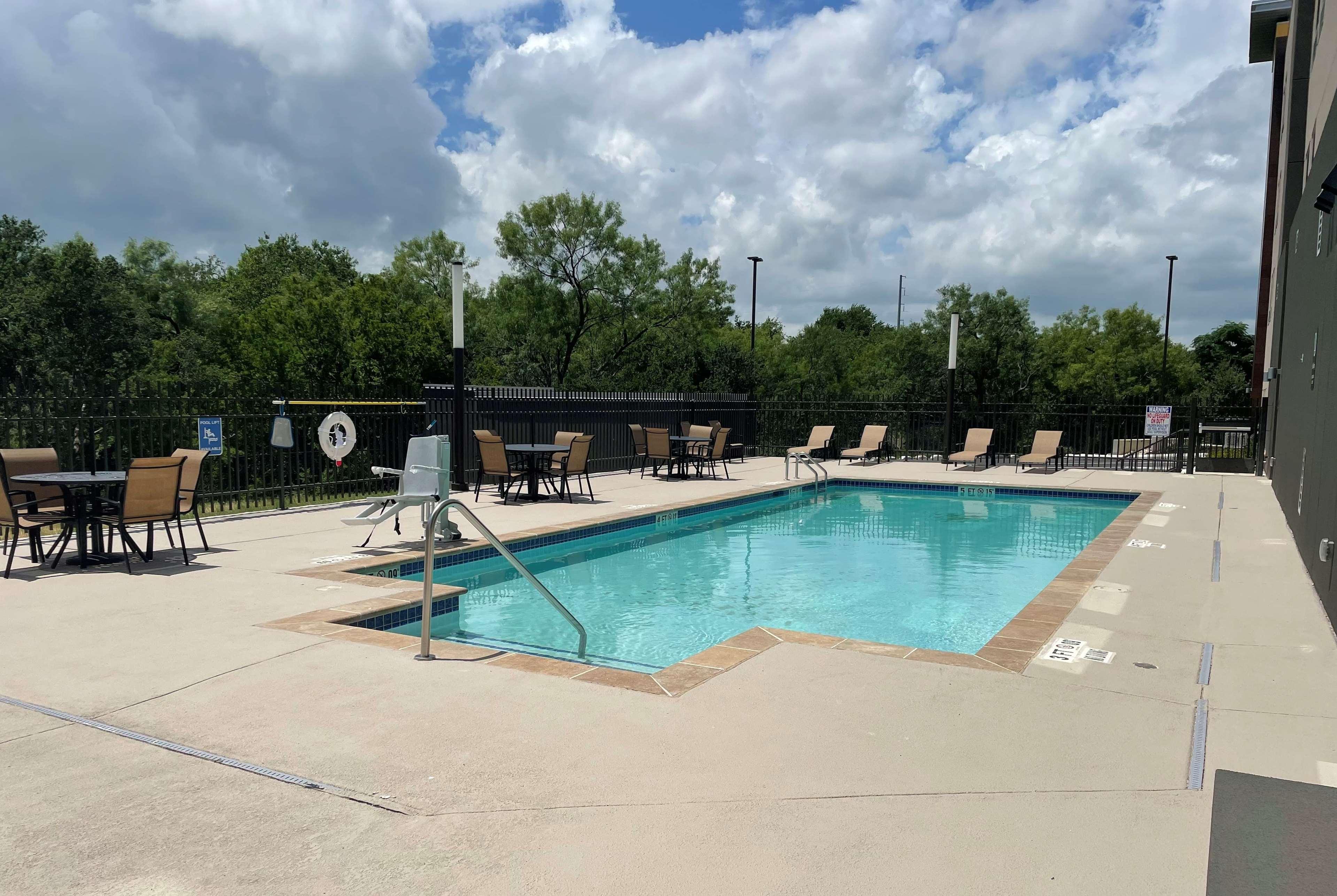 La Quinta Inn & Suites By Wyndham San Antonio Seaworld Lafb Ngoại thất bức ảnh